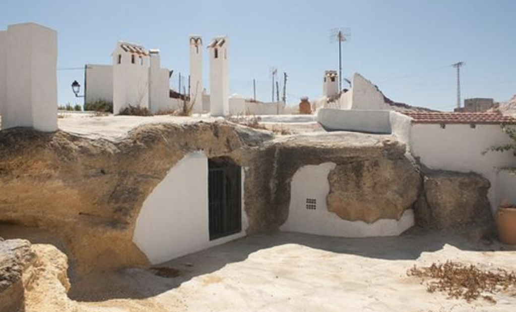 San Miguel de Salinas caves